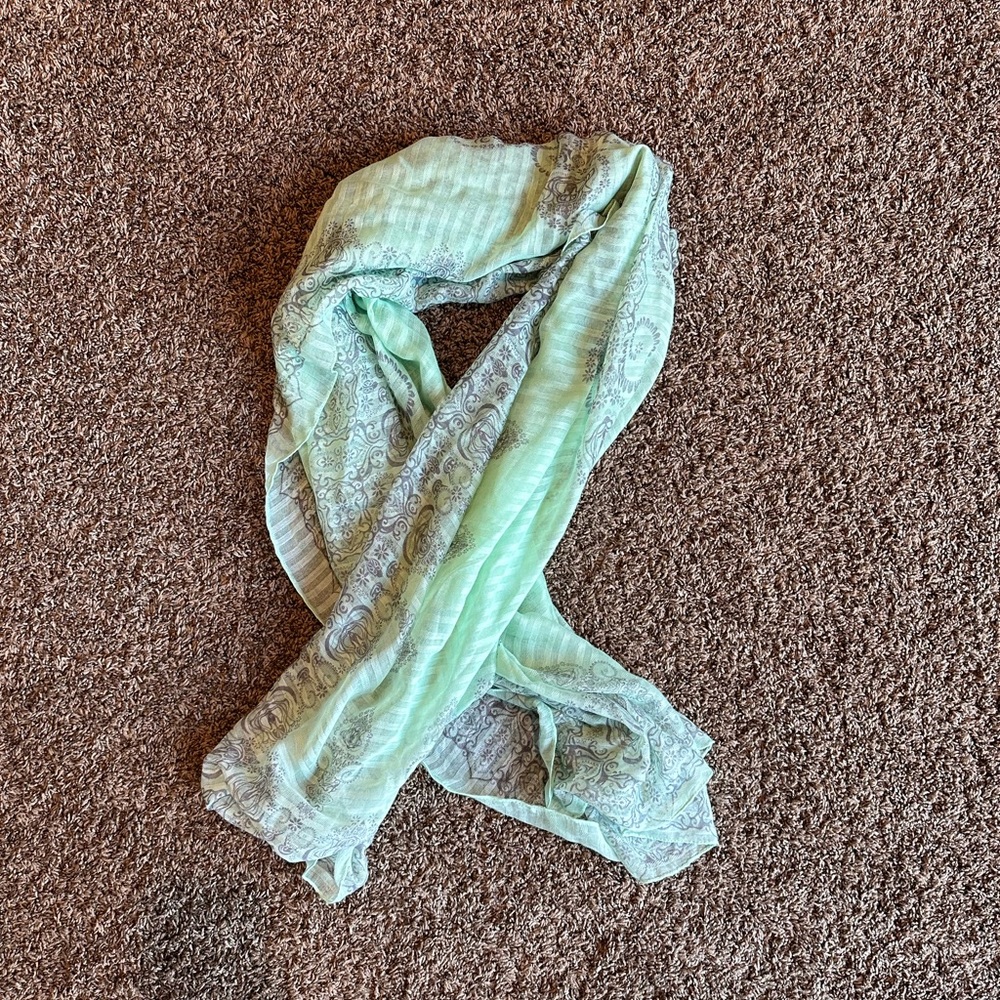 Light weight fashion scarf